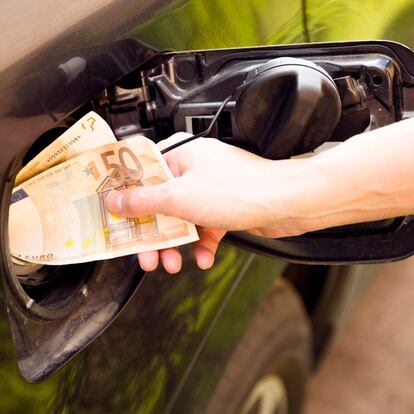 Por qué, en la vuelta de vacaciones, es más caro llenar el depósito