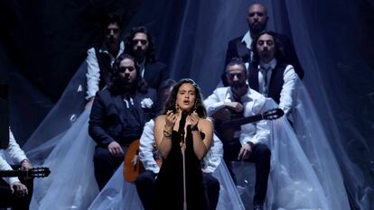 Rosalía durante su actuación