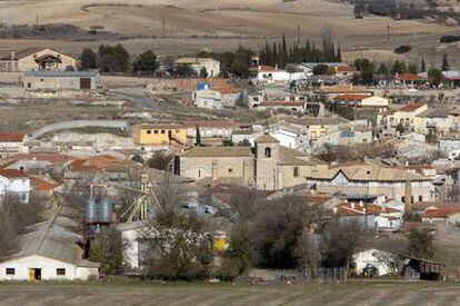 El municipio de Yebra tiene alrededor de 600 habitantes y está próximo a la nuclear de Zorita, cerrada en 2006.