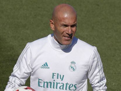 Zidane, durante en entrenamiento de este sábado.
