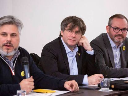 Carles Puigdemont este domingo en una reunión con Junts per Catalunya en Bruselas. 