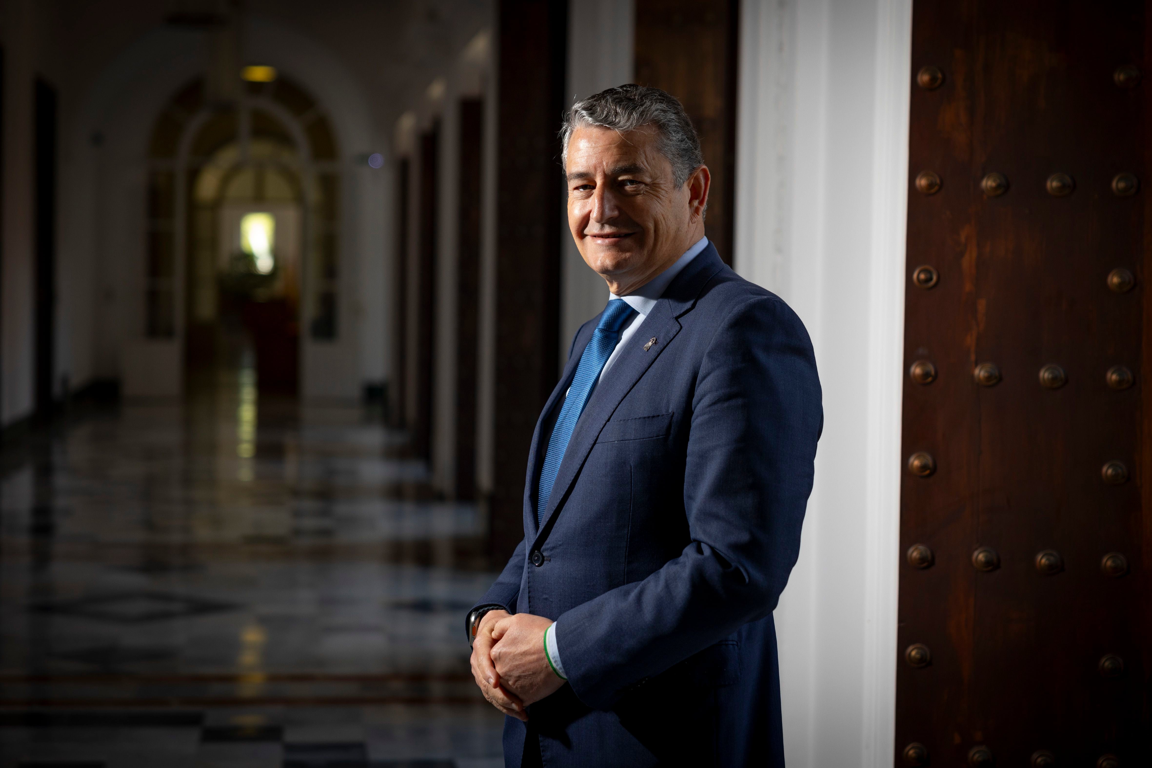 Antonio Sanz, un atareado consejero andaluz de Interior, entre un compromiso firme con los toros y su enredo cultural