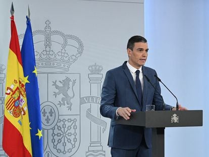 El presidente del Gobierno español, Pedro Sánchez, hace una declaración institucional en Madrid, sobre la decisión del Tribunal Constitucional de suspender las enmiendas a la reforma judicial impulsadas por el Gobierno.