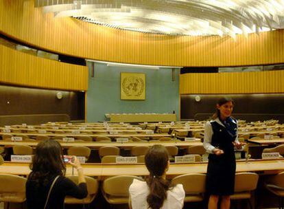 Las delegados de los 192 estados miembros se ordenan alfabéticamente y las sillas del fondo se reservan para los observadores