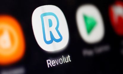 Logo de Revolut en la pantalla de un dispositivo electrónico.