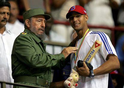 Fidel Castro y Yulieski Gourriel en 2006.