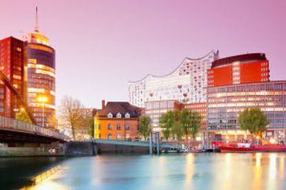 El Hanseatic Trade Center y la Elbphilharmonie, de Herzog & De Meuron, en HafenCity, Hamburgo.