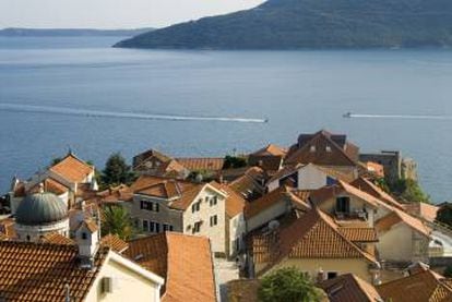 Vistas hacia el mar Adriático desde el castillo de Herceg Novi, en Montenegro.