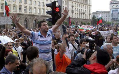 Unos 5.000 manifestantes se concentran ante la sede del Gobierno hoy en Sof&iacute;a.