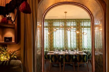 Una de las salas del restaurante Abya, en Madrid.