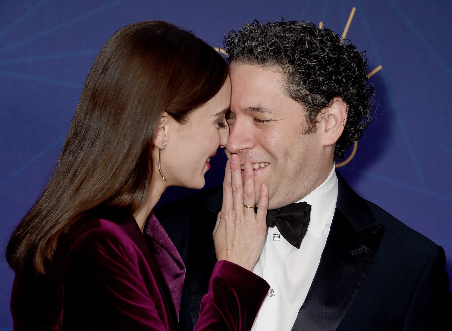 El matrimonio formado por el director de orquesta Gustavo Dudamel y la actriz María Valverde en una gala en Los Ángeles, California, en octubre de 2019.