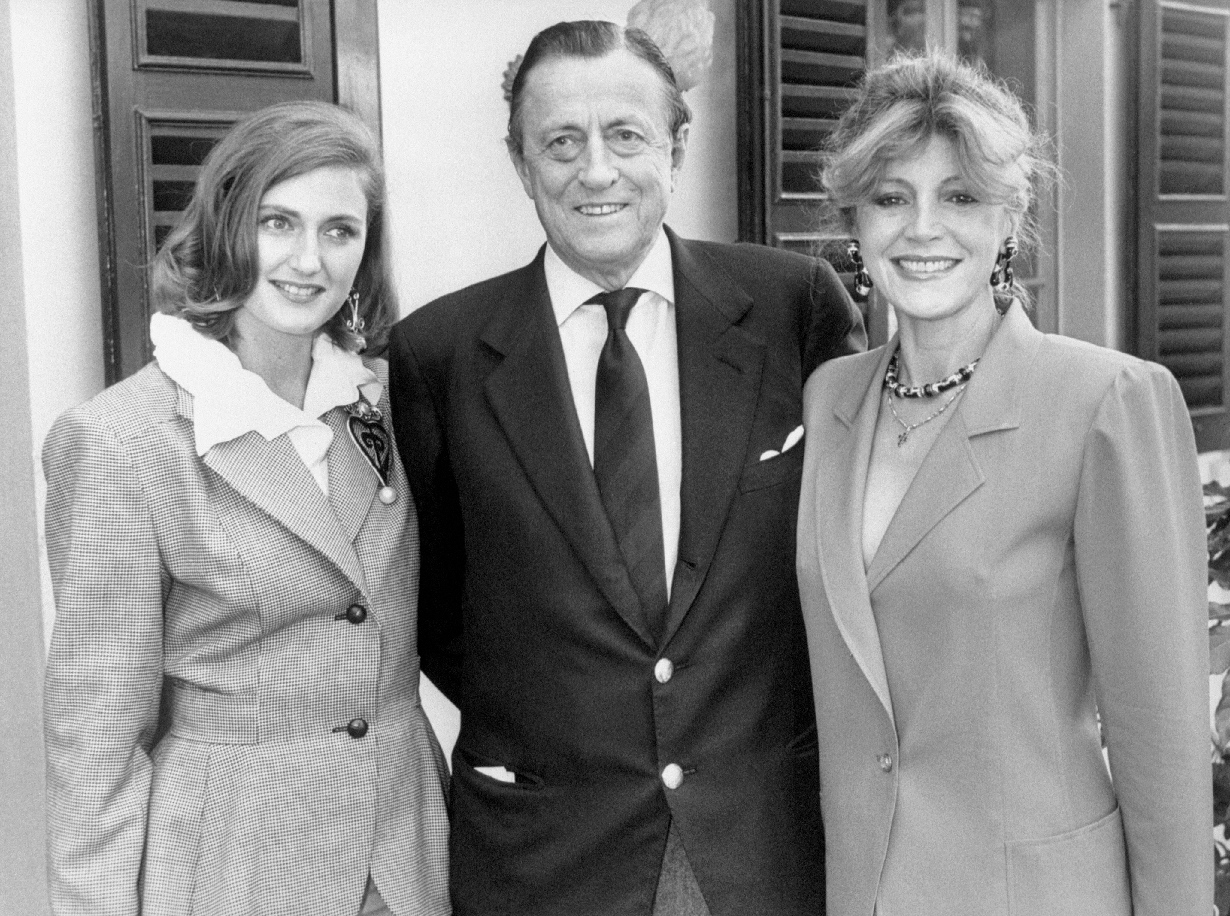 Francesca Thyssen-Bornemisza junto a su padre, el barón Thyssen, y Carmen Cervera, en abril de 1990.