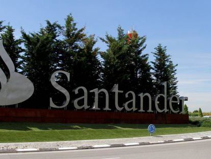 Entrada del complejo del Santander en Boadilla del Monte.