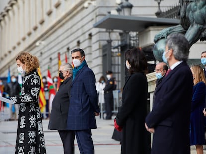 Meritxell Batet pronuncia un discurso durante el acto institucional por el Día de la Constitución en la Puerta de los Leones del Congreso de los Diputados.