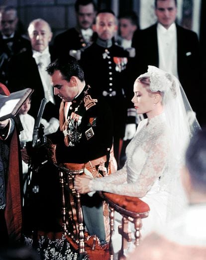 Rainiero Grimaldi y Grace Kelly el día de su boda religiosa en Mónaco.