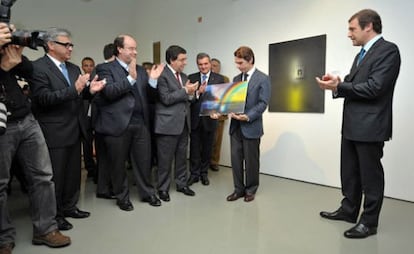 José María Aznar, en la inauguración de una exposición en el Centro de Arte Moderno Gerardo Rueda de Oporto, en mayo de 2011.