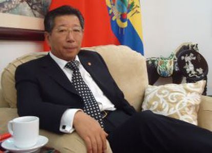 El embajador chino en Quito, Yuan Guisen.