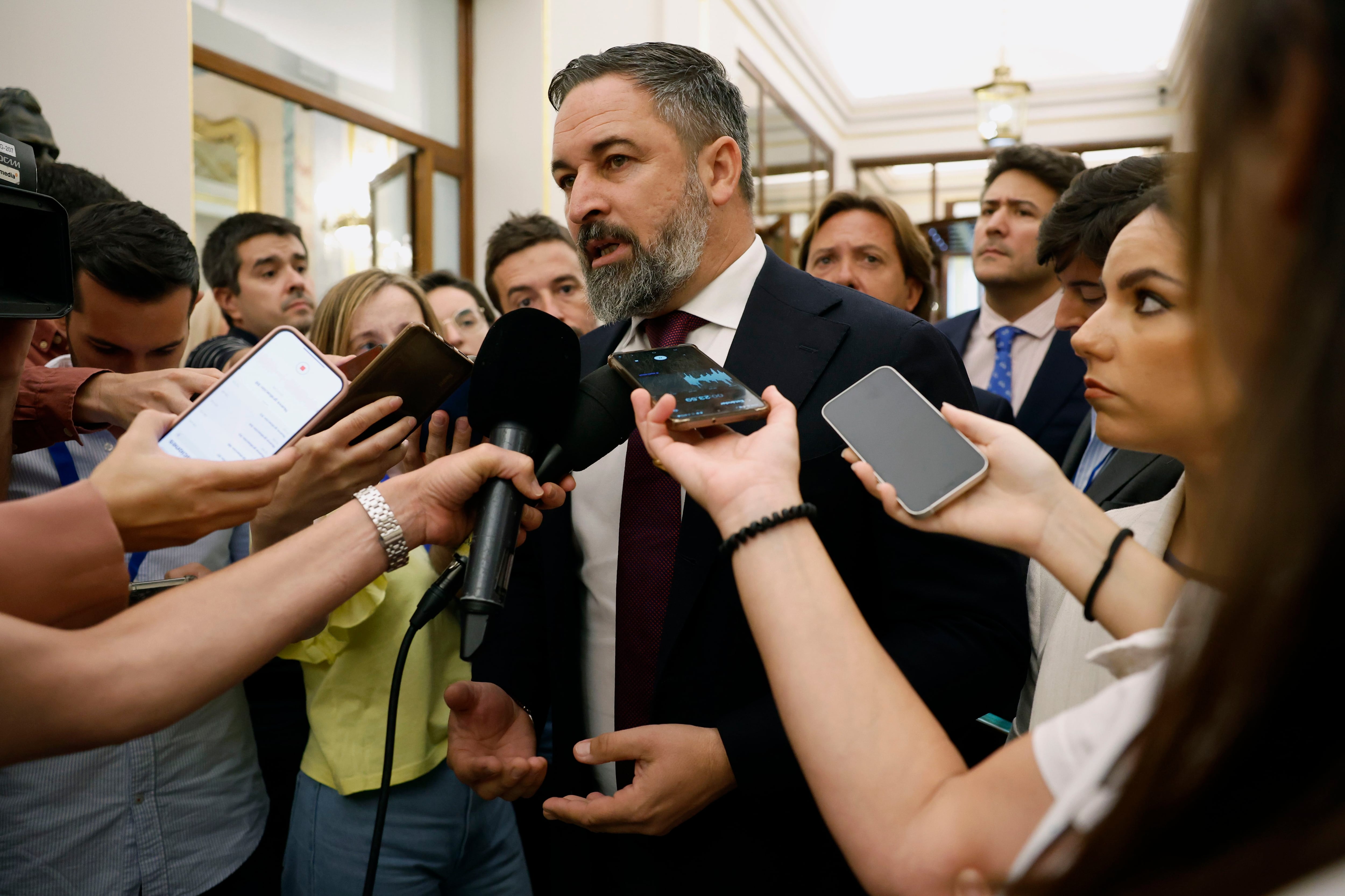 Santiago Abascal dará por rotos los pactos autonómicos con el PP si acuerda el reparto de menores migrantes