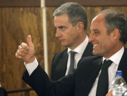 Francisco Camps y Ricardo Costa, tras conocer el veredicto absolutorio del jurado. 