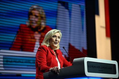 Marine Le Pen, candidata al Elíseo y líder de Reagrupamiento Nacional, este jueves durante un mitin en Aviñón.