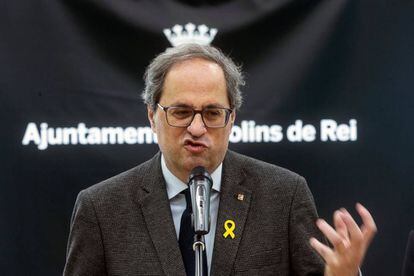 Quim Torra, durante su visita ayer al municipio barcelonés de Molins de Rei.