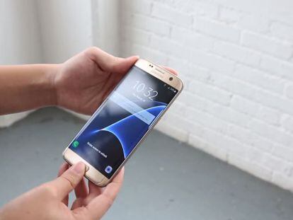 Prueban la resistencia al agua del Samsung Galaxy S7 y cómo responde a los golpes