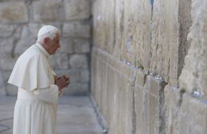 El Papa, durante su visita al Muro de las Lamentaciones, en su viaje a los lugares santos de Jerusalén en 2009. Sólo tres Papas han visitado Tierra Santa.