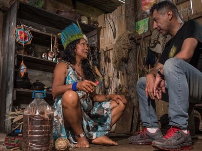 Una mujer indígena experta en plantas medicinales de Ecuador, charla con Omar Vacas Cruz, etnobotánico e investigador independiente.