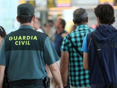 Un guàrdia civil i diversos viatges a l'aeroport del Prat aquest dimarts.