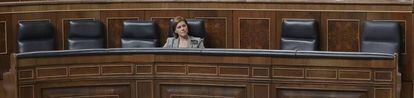 La ministra de Defensa, María Dolores de Cospedal, durante el debate de la reforma de la Ley de Secretos Oficiales.