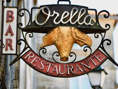 Rótulo del Bar Restaurante Orella, en Santiago de Compostela.