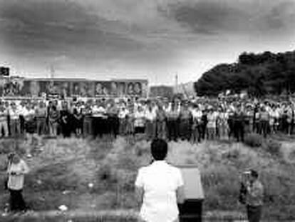 B34830 (28.5.2000) - COLOR - PROTESTA EN SANT JOAN DESPI PIDIENDO LA CONSTRUCCION DE UN HOSPITAL COMARCAL. FOTO: MANOLO S. URBANO