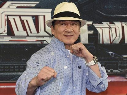 El actor hongkon&eacute;s Jackie Chan posando para los medios durante una rueda de prensa en Sydney, Australia. 