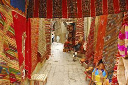 Callejón de la Medina de Fez, en Marruecos.