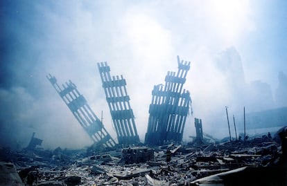 Restos de las Torres Gemelas de Nueva York tras los atentados del 11 de septiembre de 2001.