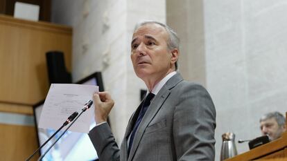 El presidente de Aragón, Jorge Azcón, del PP, durante un pleno de las Cortes de Aragón, el 10 de agosto de 2023, en Zaragoza,