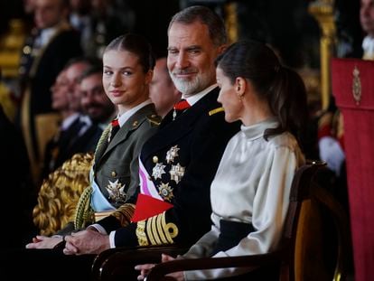 -FOTODELDIA- MADRID, 06/01/2024.-MADRID, 06/01/2024.-La princesa Leonor, el rey Felipe VI, y la reina Letizia, durante la recepción este sábado en el Palacio Real con motivo de la Pascua Militar.-EFE/ Borja Sanchez-Trillo POOL
