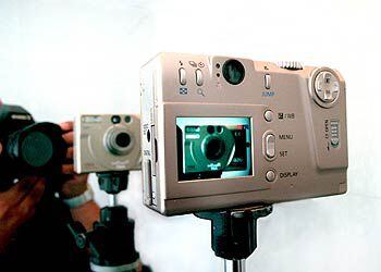 Las cámaras digitales están copando el sector de la fotografía en todo el mundo.