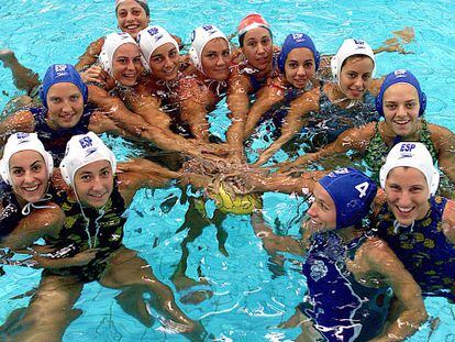 Las integrantes del equipo de waterpolo femenino en 2003.