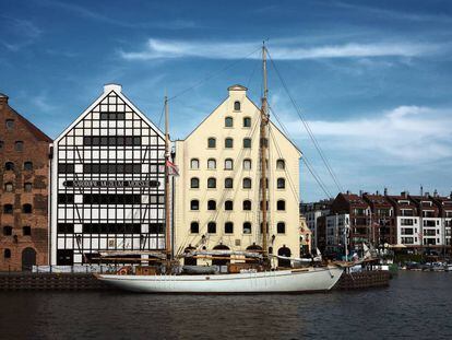 Casas de la ciudad polaca de Gdansk a orillas del r&iacute;o Moldava.