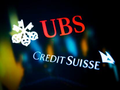 Logos de UBS y Credit Suisse.
