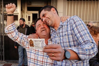 O bar La Ribera vendeu entre sua clientela cerca de 150 décimos do terceiro prêmio, comprado na administração número 3 de Alzira.