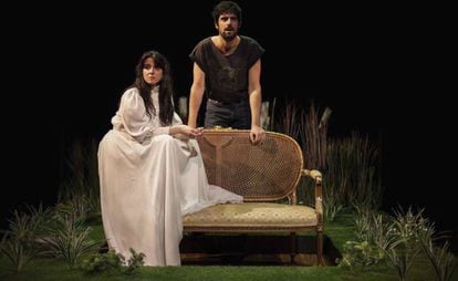 Fernanda Orazi y Francesco Carril, en 'Doña Rosita, anotada'.