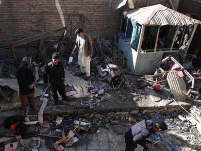 Da&ntilde;os provocados por un atentado suicida, el pasado diciembre en Kabul.