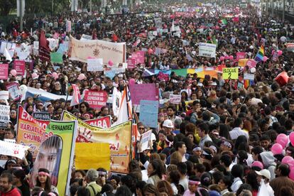 La marcha recorre diversas calles del centro histórico de Lima y culminará en el Palacio de Justicia de la ciudad.