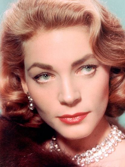 Lauren Bacall era dueña de una mirada seductora, penetrante e incluso desafiante. No es de extrañar que fuese apodada The Look (La mirada) por su particular forma de inclinar la barbilla, subir los ojos e hipnotizar a quien se pusiera por delante.