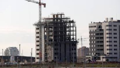 Vista de varios bloques de viviendas en construcción en Madrid.