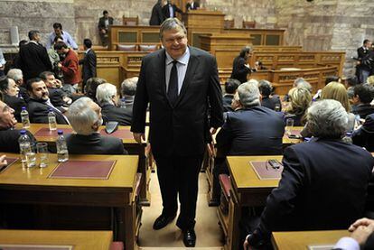 El ministro de Finanzas griego, Evánguelos Venizelos, ayer en el Parlamento de Atenas.
