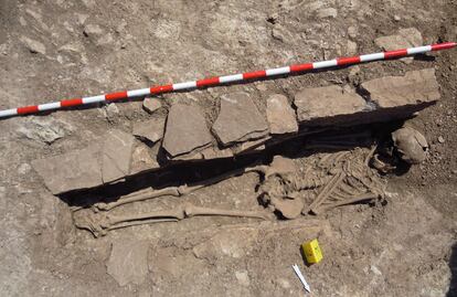 Medieval burial in Peñas de Santo Domingo.