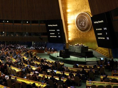 Las pantallas de la Asamblea General de la ONU mostraban este jueves el resultado de la votación de la resolución de condena a Rusia por guerra de Ucrania.